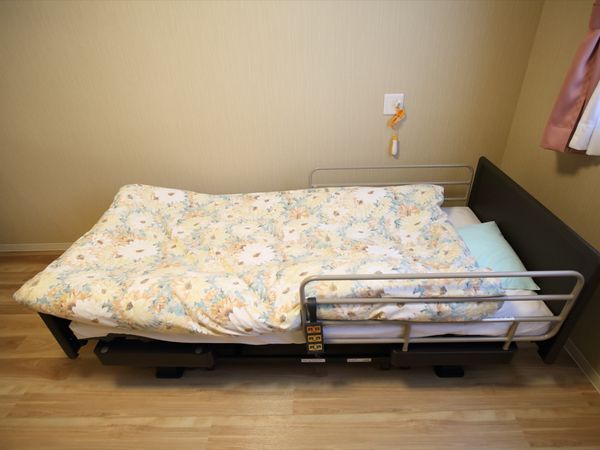 安全柵付きシングルベッド