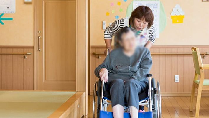 人物の様子