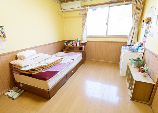 光が差し込む居室