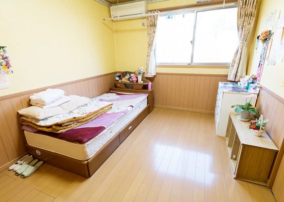 光が差し込む居室