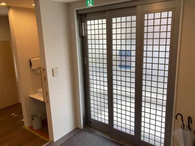 広い入口のエントランス