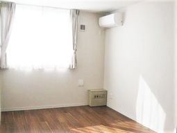 明るい部屋と窓