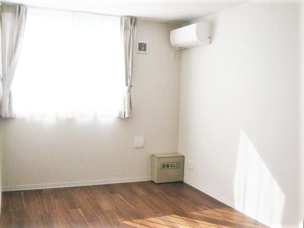 明るい部屋と窓