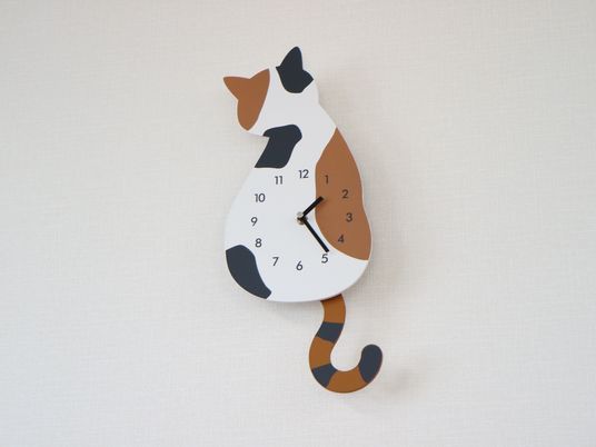 猫の形の壁掛け時計