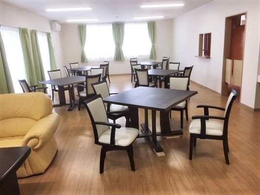 明るいダイニングスペース