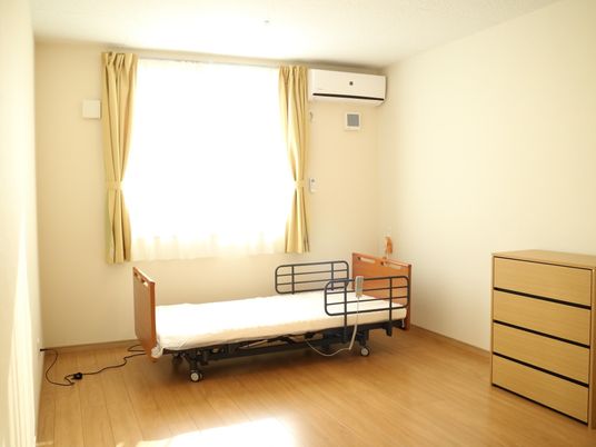 居室の明るい一室