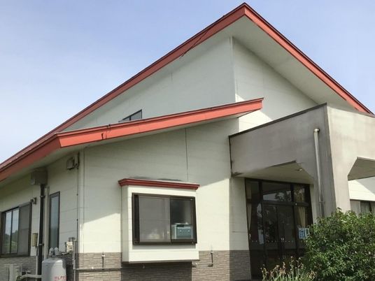 赤い屋根の外観  