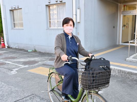 スタッフが自転車で通勤