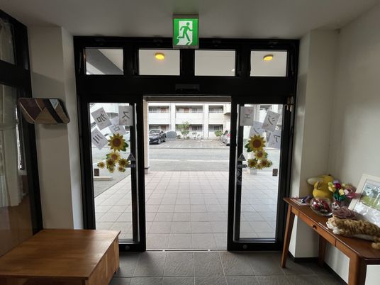 明るい玄関エリア