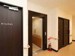 清潔なキッチン出入口