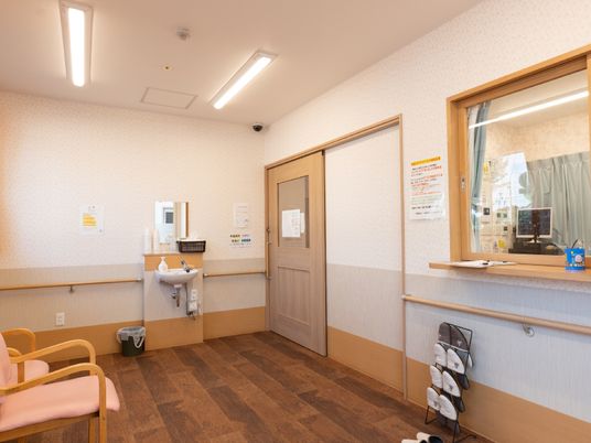 清潔な洗面所と廊下