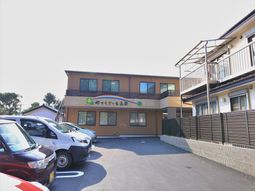 外観と駐車場の様子