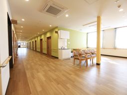 廊下と休憩スペース