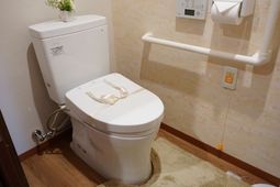 手すり付きトイレ