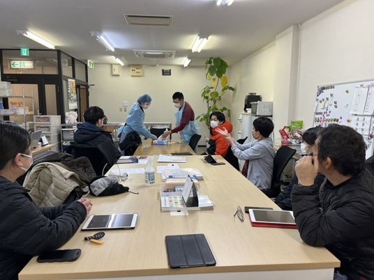会議中の食堂  