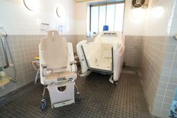浴室の機能訓練機器