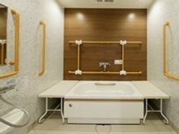 手すり付き清潔な洗面台