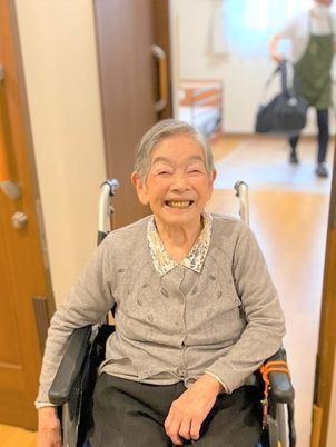 笑顔で迎える職員スタッフ