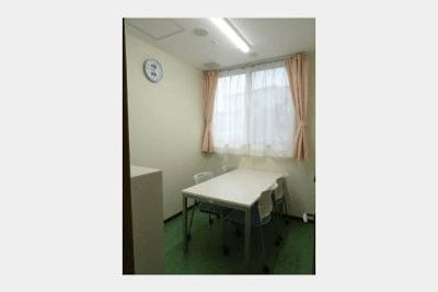 自然光差し込む部屋