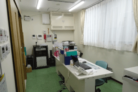 明るい事務室