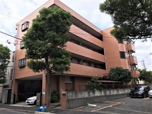 多階層の建物外観