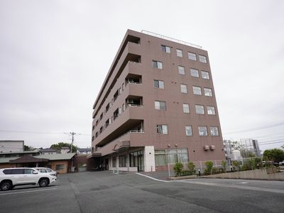 多階層の建物外観