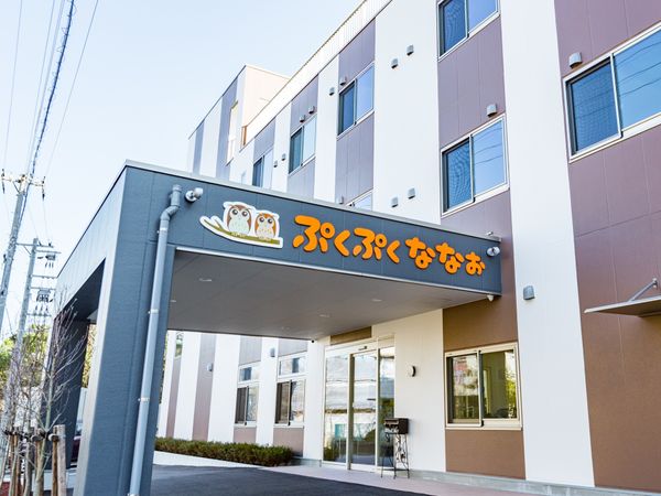 新しい建物エントランス
