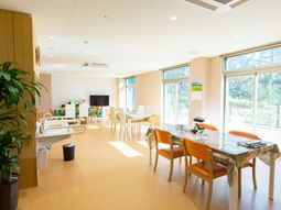 明るいダイニングスペース