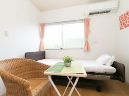 明るい個室の居室