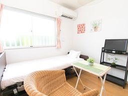 明るい居室の様子