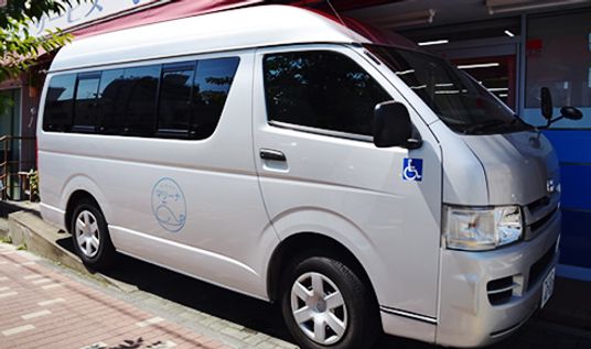 車椅子マークのバン