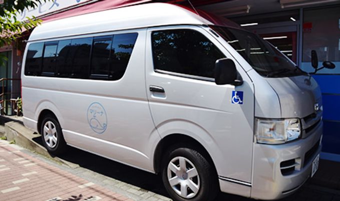車椅子マークのバン