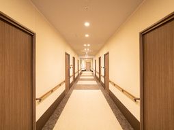 明るい廊下の様子