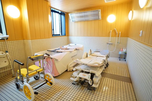 ケア用品が整った浴室