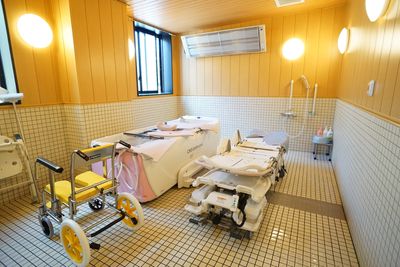 ケア用品が整った浴室
