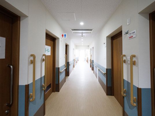 清潔で明るい廊下