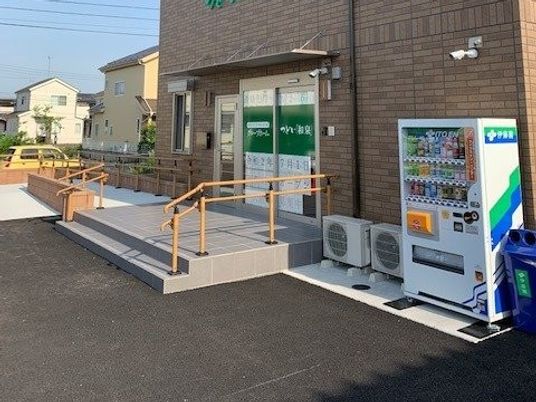 スロープ付き出入口外観  