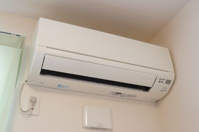壁掛け型のエアコン
