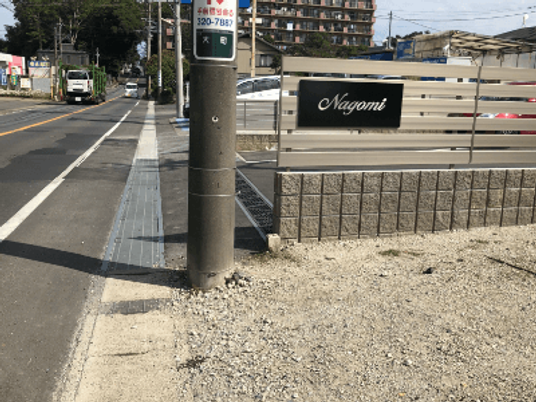 施設の看板がある外観  