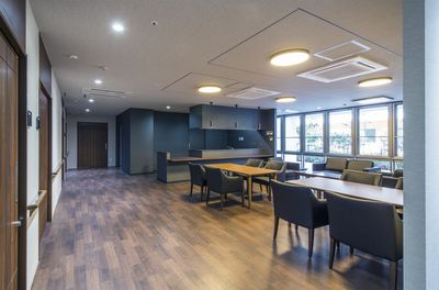 落ち着いた色合いのダイニングルーム