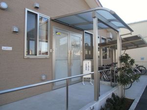 整備された建物の外観