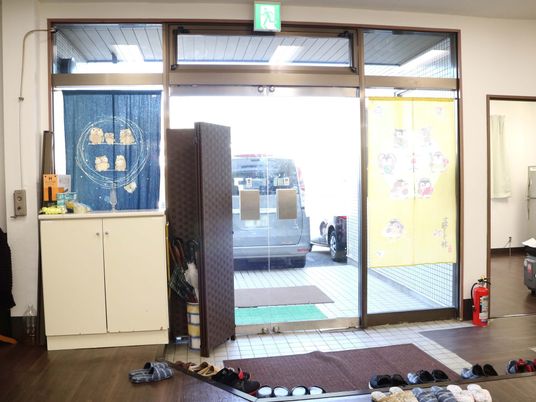 エントランスの自動ドア