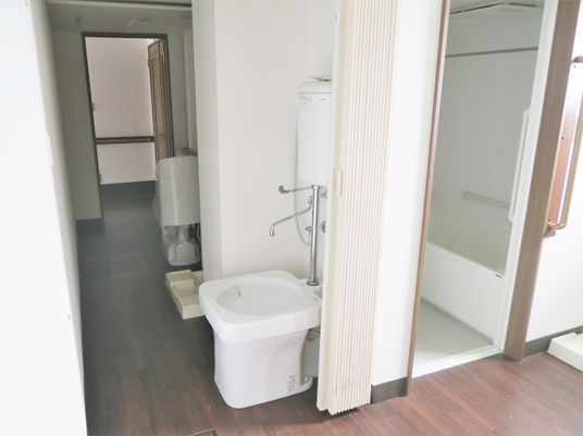清潔なトイレと浴室