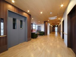 明るく清潔な廊下