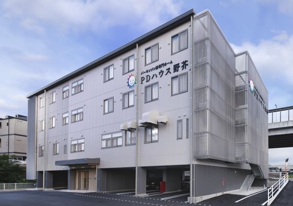 広々とした施設外観