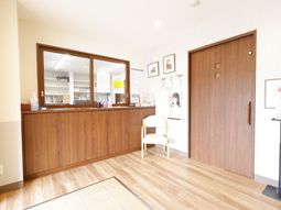 エントランスの受付カウンター