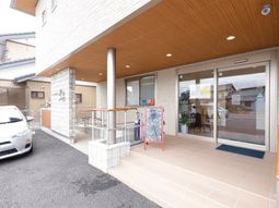 明るいエントランス風景