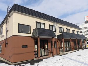 雪景色の建物外観  
