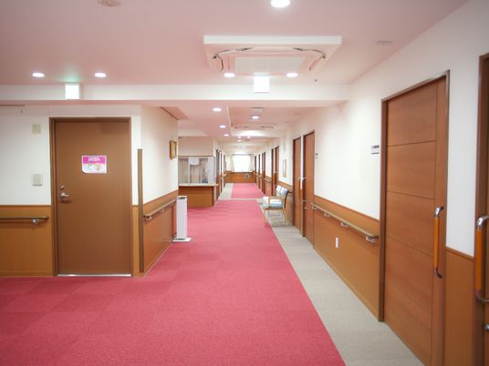 広くて清潔な廊下