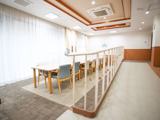 明るいダイニングスペース